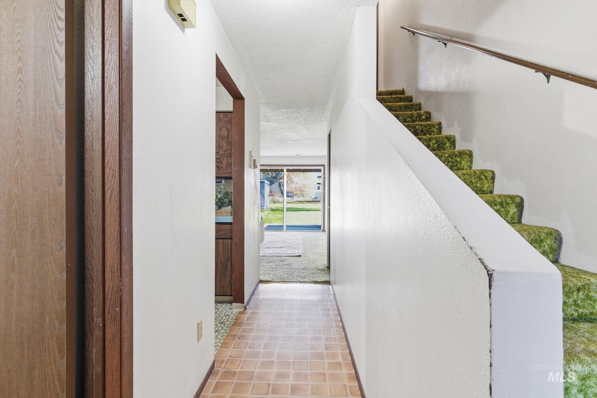 236 N Eagle Glen, Eagle, Idaho 83616, 2 Bedrooms, 2 Bathrooms, Residential For Sale, Price $285,000, 98967372