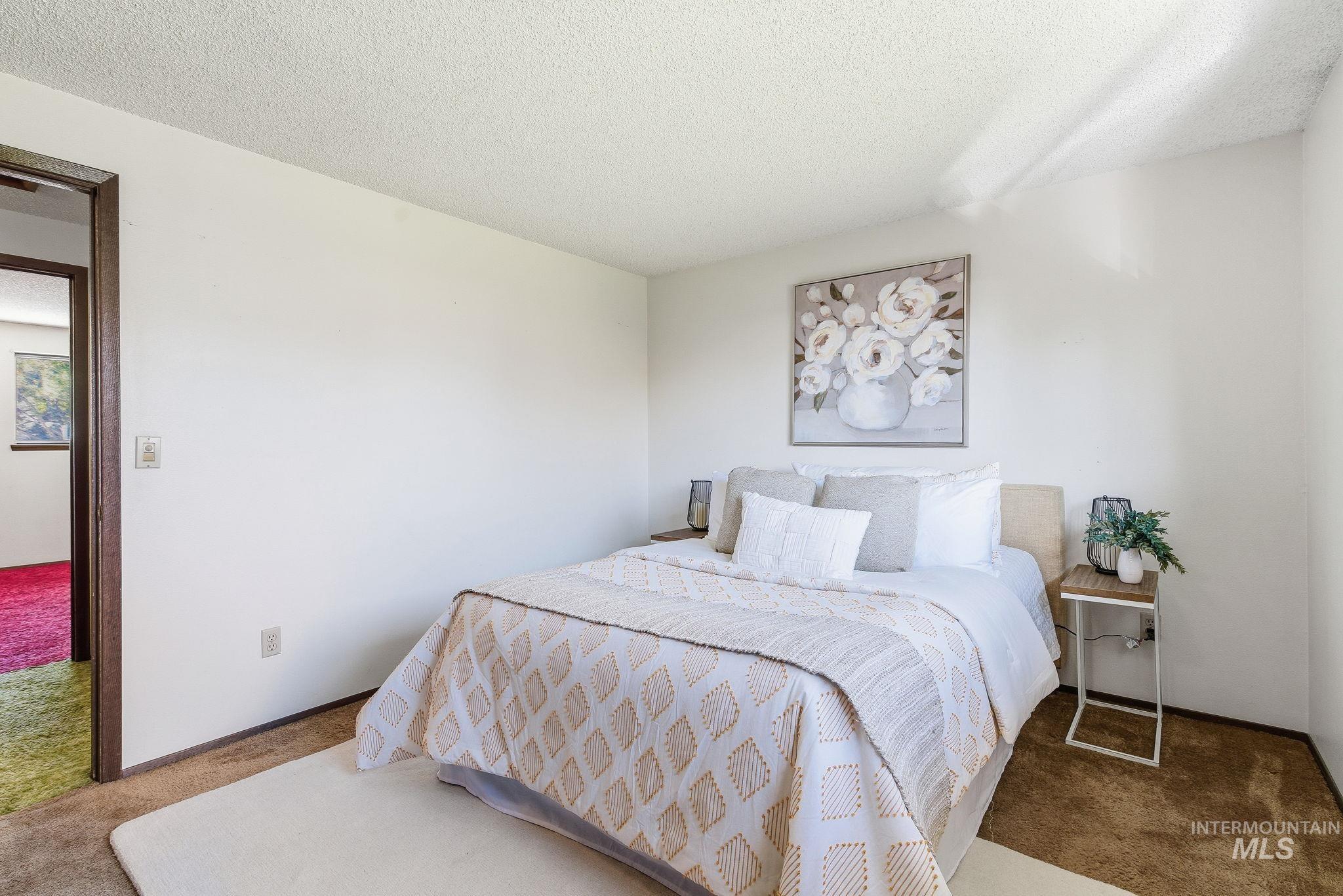 236 N Eagle Glen, Eagle, Idaho 83616, 2 Bedrooms, 2 Bathrooms, Residential For Sale, Price $285,000, 98967372