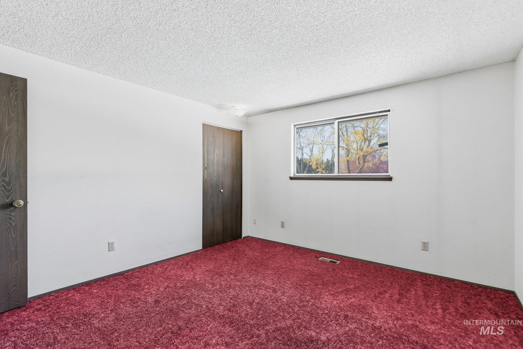 236 N Eagle Glen, Eagle, Idaho 83616, 2 Bedrooms, 2 Bathrooms, Residential For Sale, Price $285,000, 98967372