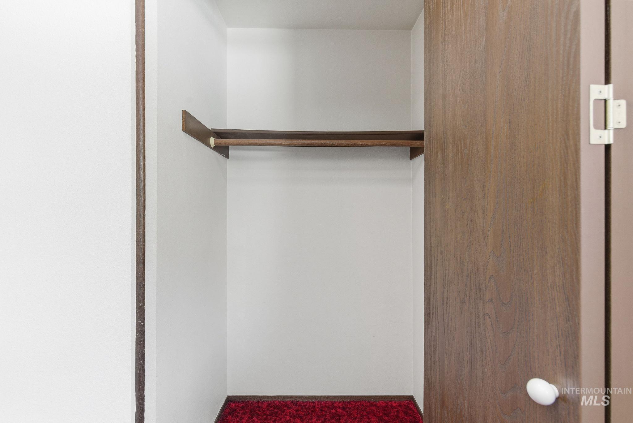 236 N Eagle Glen, Eagle, Idaho 83616, 2 Bedrooms, 2 Bathrooms, Residential For Sale, Price $285,000, 98967372