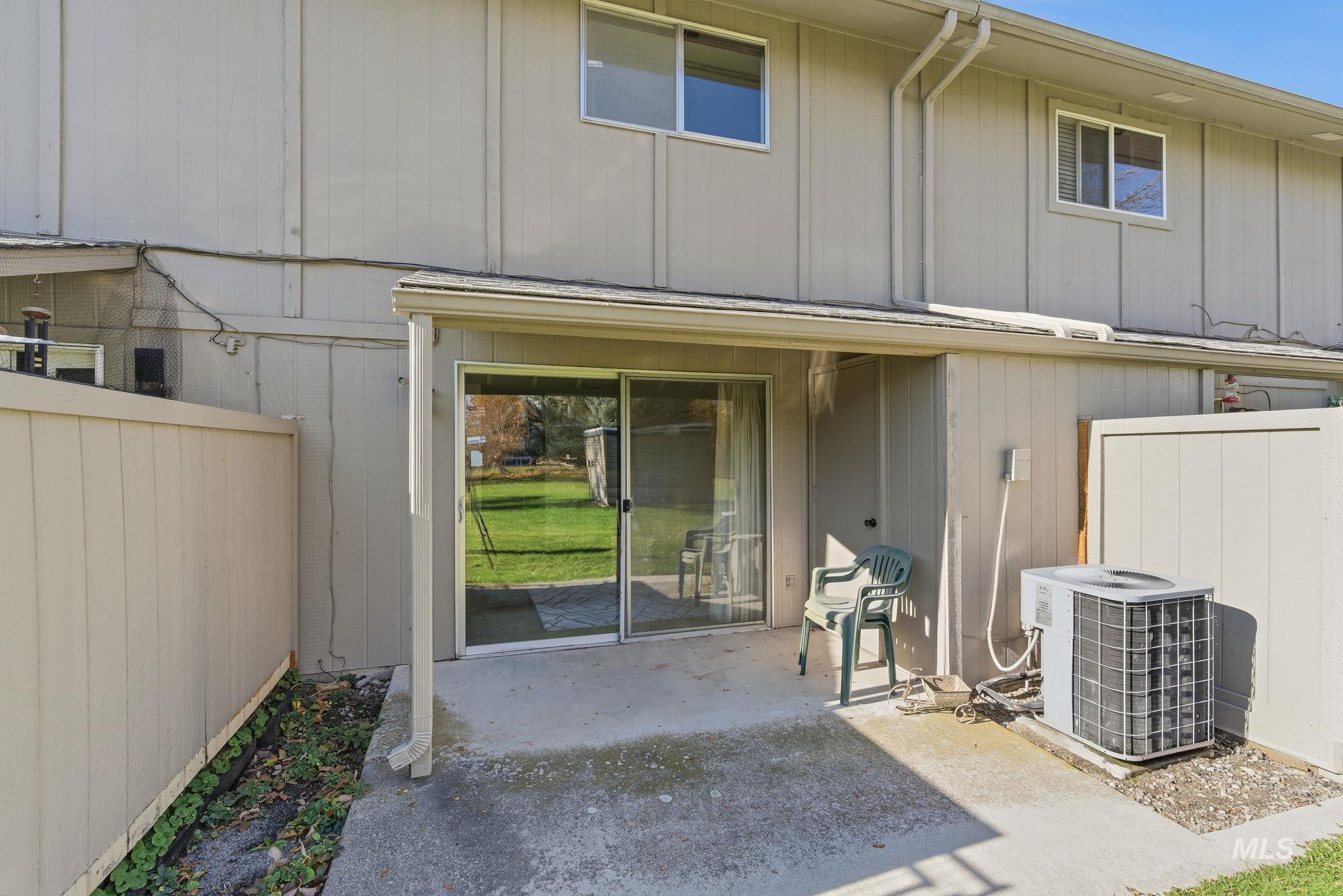 236 N Eagle Glen, Eagle, Idaho 83616, 2 Bedrooms, 2 Bathrooms, Residential For Sale, Price $285,000, 98967372