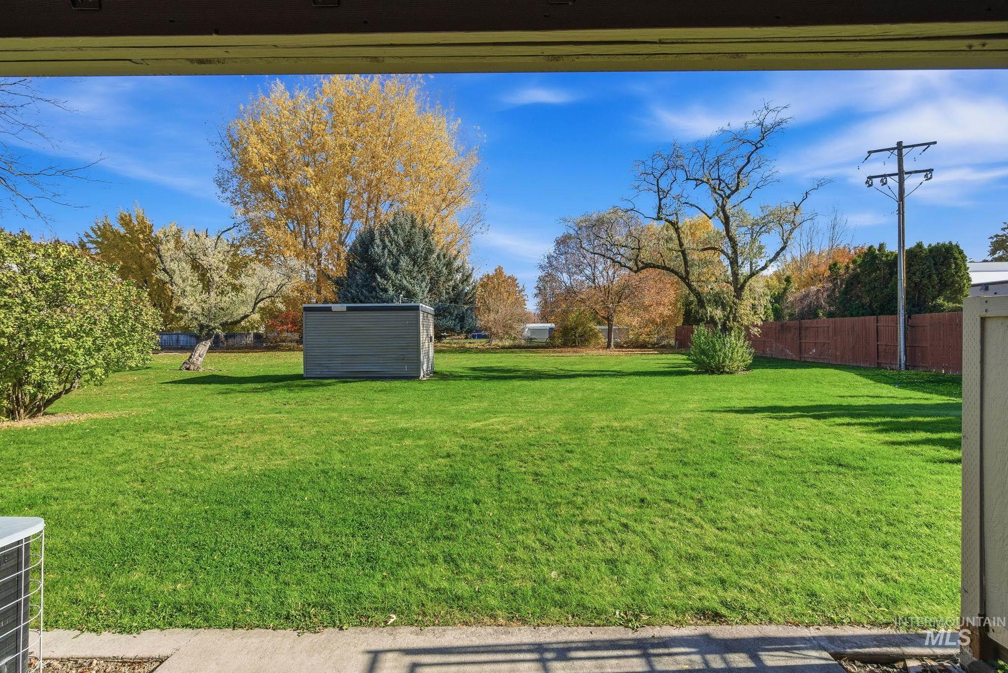 236 N Eagle Glen, Eagle, Idaho 83616, 2 Bedrooms, 2 Bathrooms, Residential For Sale, Price $285,000, 98967372