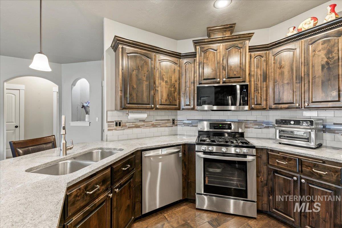 10682 Rain Springs St., Nampa, Idaho 83687-5110, 3 Bedrooms, 2 Bathrooms, Residential For Sale, Price $429,900, 98967375