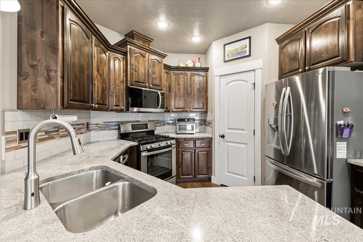 10682 Rain Springs St., Nampa, Idaho 83687-5110, 3 Bedrooms, 2 Bathrooms, Residential For Sale, Price $429,900, 98967375