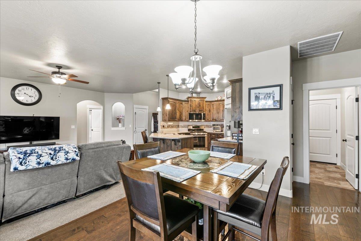 10682 Rain Springs St., Nampa, Idaho 83687-5110, 3 Bedrooms, 2 Bathrooms, Residential For Sale, Price $429,900, 98967375