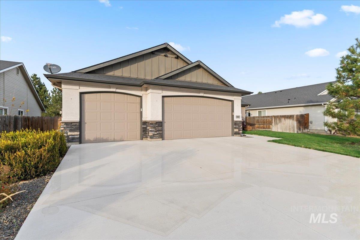 10682 Rain Springs St., Nampa, Idaho 83687-5110, 3 Bedrooms, 2 Bathrooms, Residential For Sale, Price $429,900, 98967375