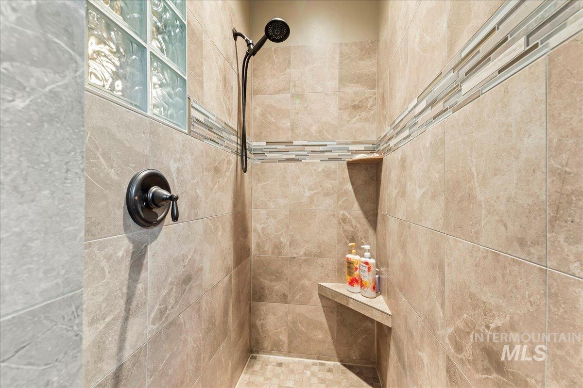 10682 Rain Springs St., Nampa, Idaho 83687-5110, 3 Bedrooms, 2 Bathrooms, Residential For Sale, Price $429,900, 98967375