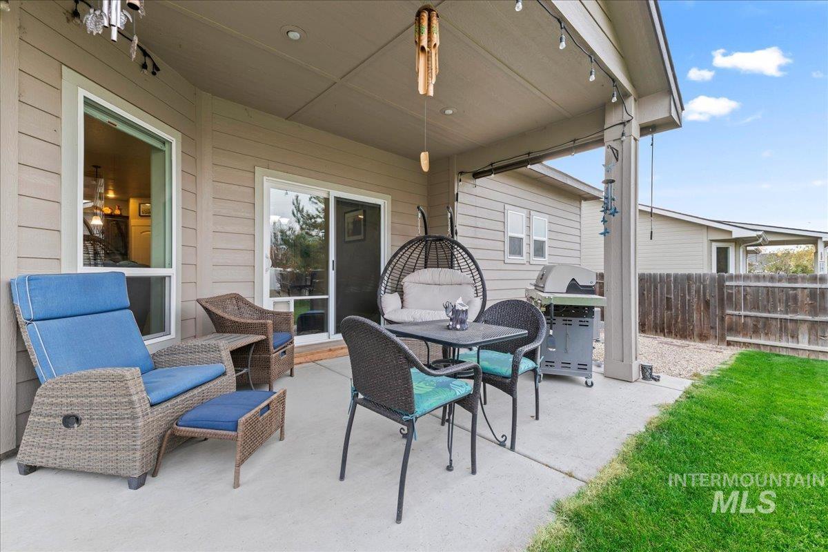 10682 Rain Springs St., Nampa, Idaho 83687-5110, 3 Bedrooms, 2 Bathrooms, Residential For Sale, Price $429,900, 98967375