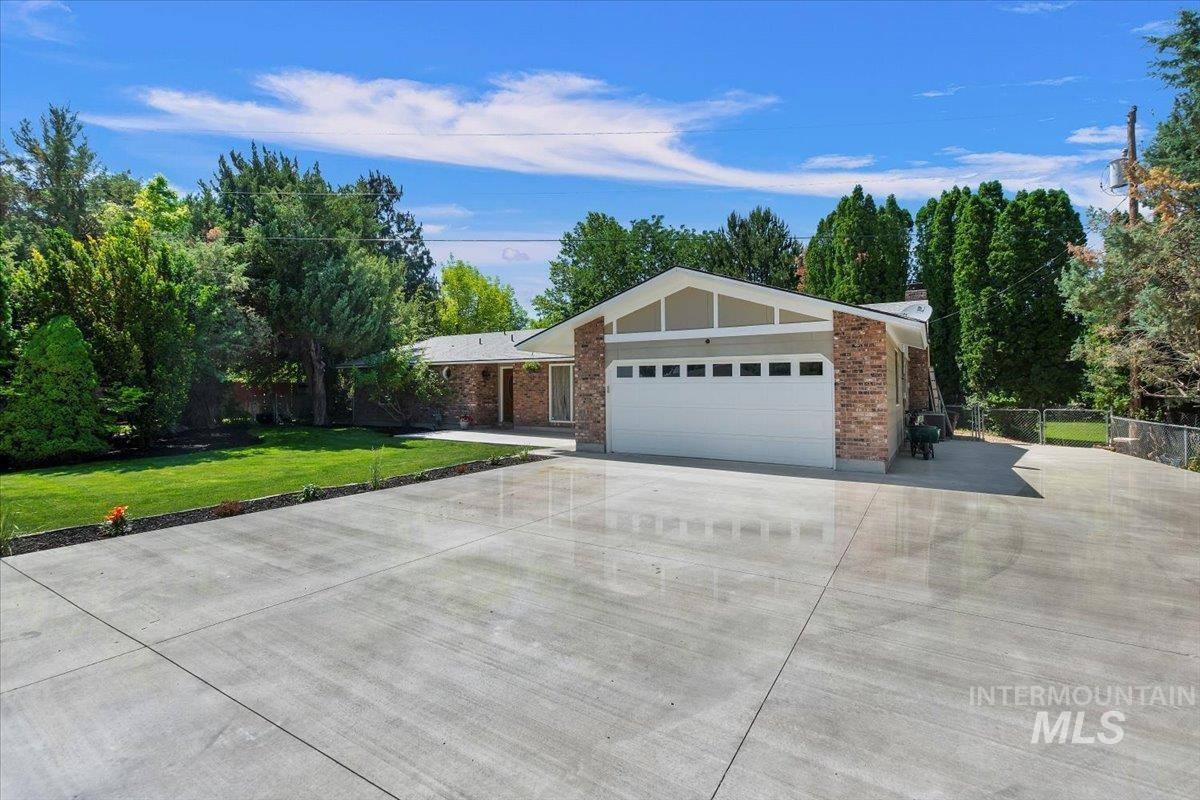 13712 Jarett St., Caldwell, Idaho 83607, 3 Bedrooms, 2.5 Bathrooms, Residential For Sale, Price $574,990, 98967389