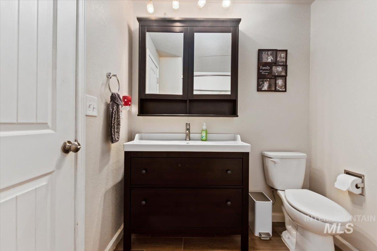 13712 Jarett St., Caldwell, Idaho 83607, 3 Bedrooms, 2.5 Bathrooms, Residential For Sale, Price $574,990, 98967389