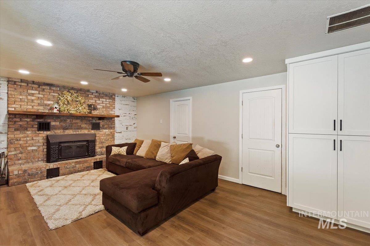 13712 Jarett St., Caldwell, Idaho 83607, 3 Bedrooms, 2.5 Bathrooms, Residential For Sale, Price $574,990, 98967389