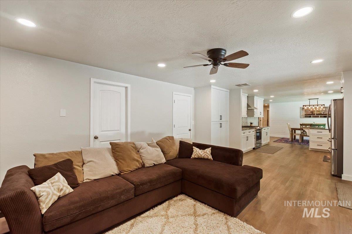 13712 Jarett St., Caldwell, Idaho 83607, 3 Bedrooms, 2.5 Bathrooms, Residential For Sale, Price $574,990, 98967389