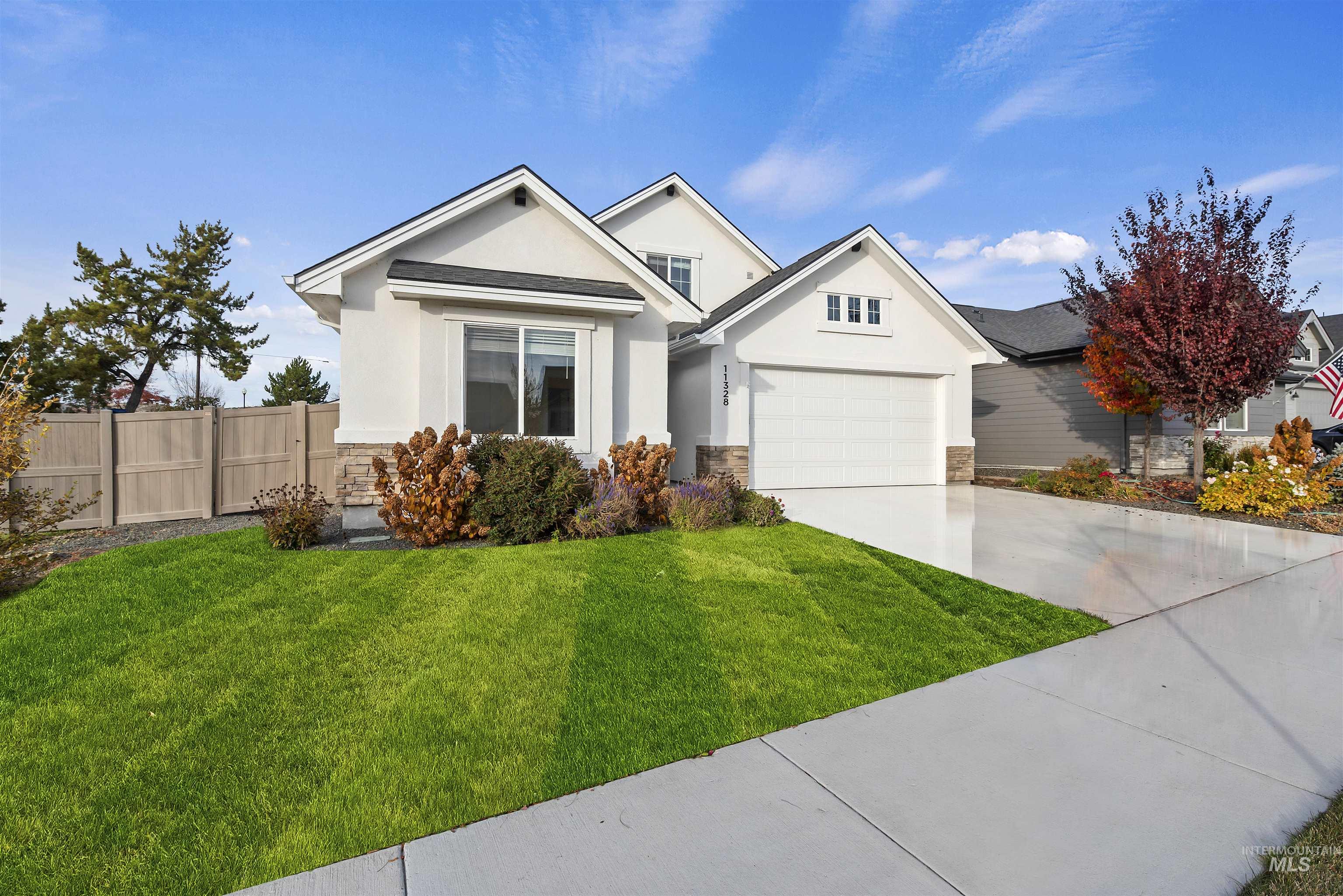 View of front of property with stucco siding and driveway
