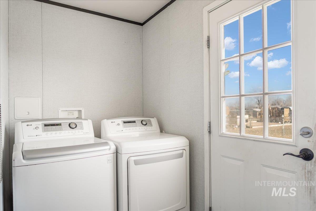 2436 B Oakley Ave, Hollister, Idaho 83301, 3 Bedrooms, 2 Bathrooms, Residential For Sale, Price $335,000, 98967395