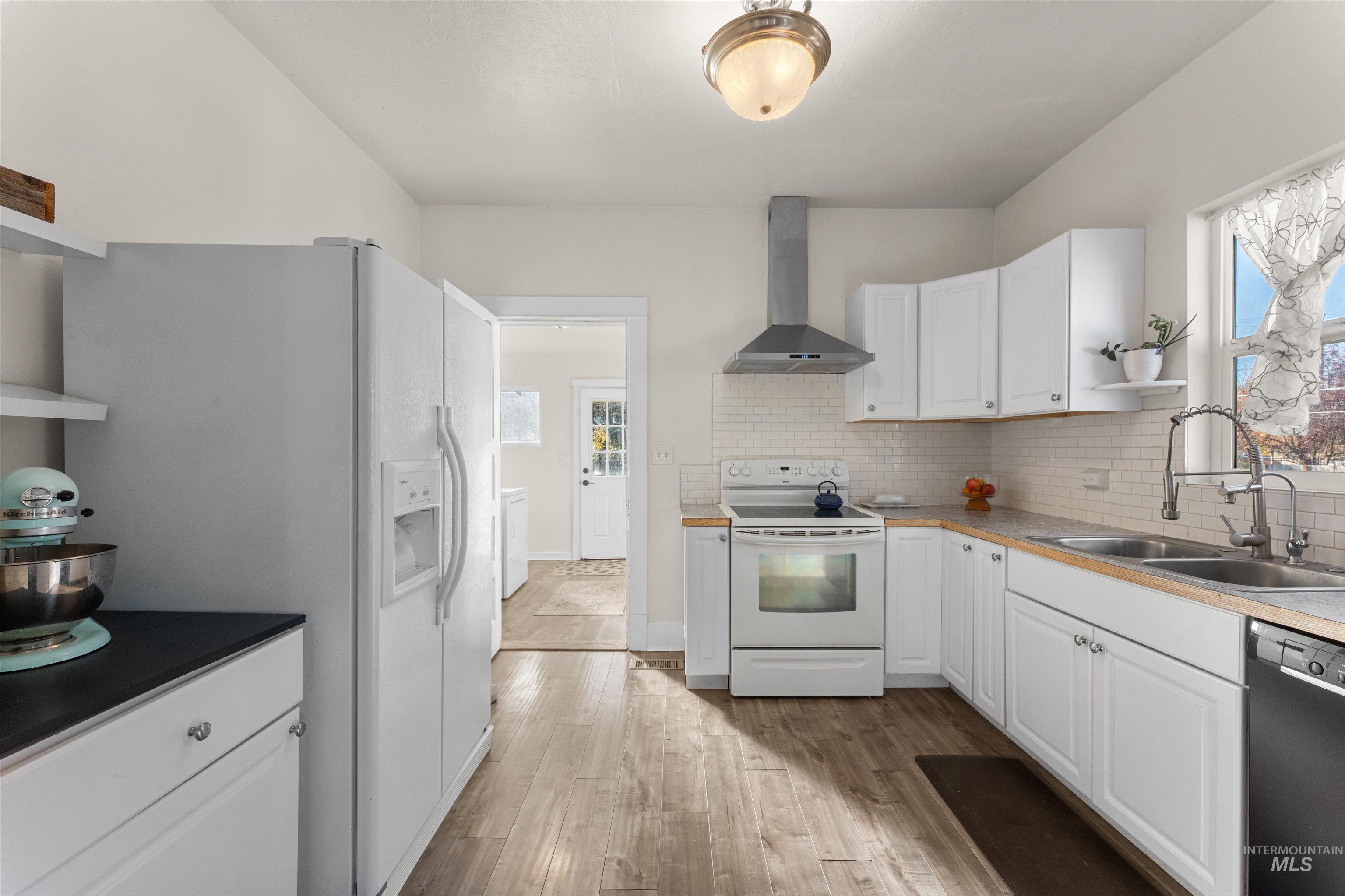 1123 Rosenlof Ave, Nampa, Idaho 83687, 2 Bedrooms, 1 Bathroom, Residential For Sale, Price $299,900, 98967397