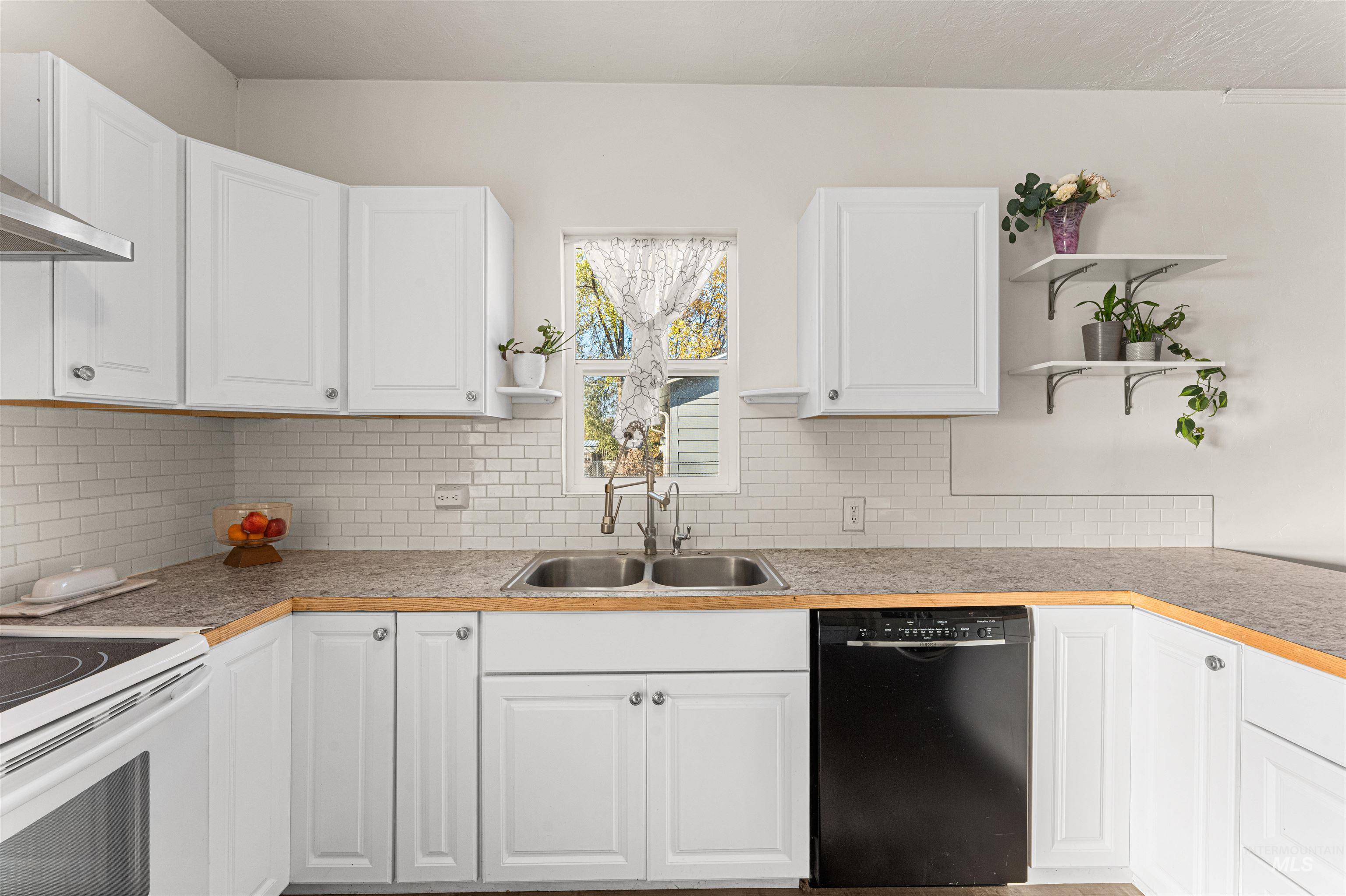 1123 Rosenlof Ave, Nampa, Idaho 83687, 2 Bedrooms, 1 Bathroom, Residential For Sale, Price $299,900, 98967397