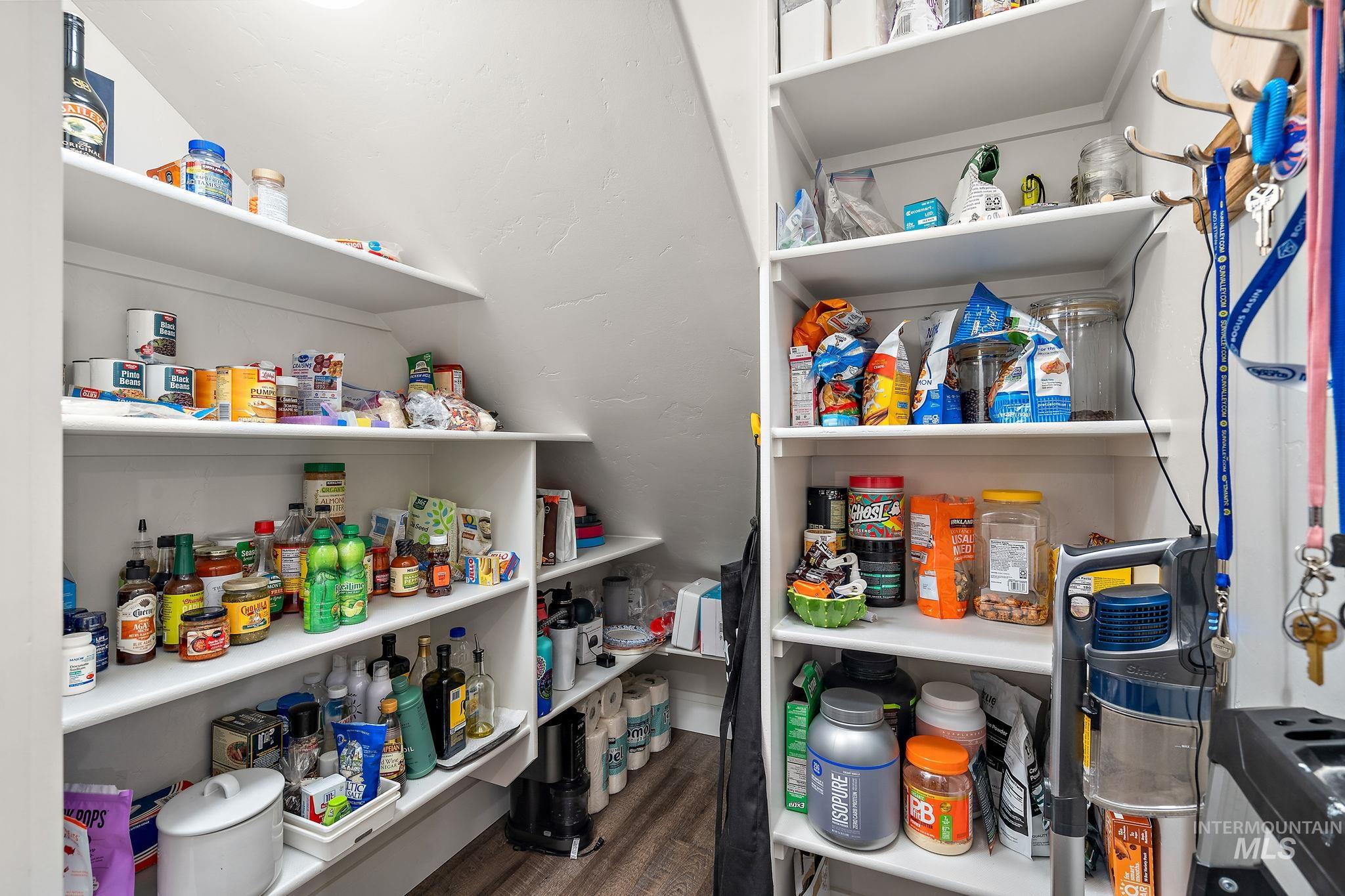 1234 E Lone Shore Dr, Eagle, Idaho 83616, 3 Bedrooms, 2.5 Bathrooms, Residential For Sale, Price $699,000, 98967401