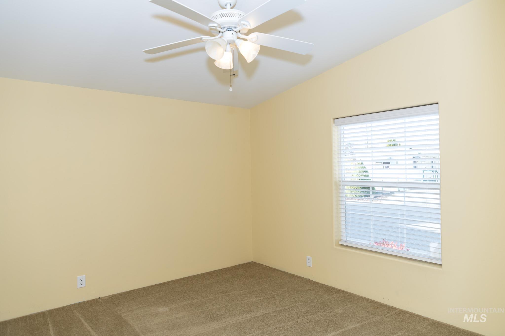 Unfurnished room featuring carpet floors and a ceiling fan