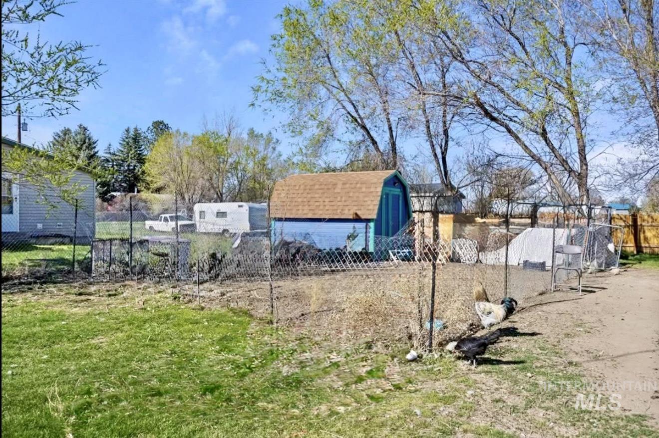 View of yard featuring an outdoor structure