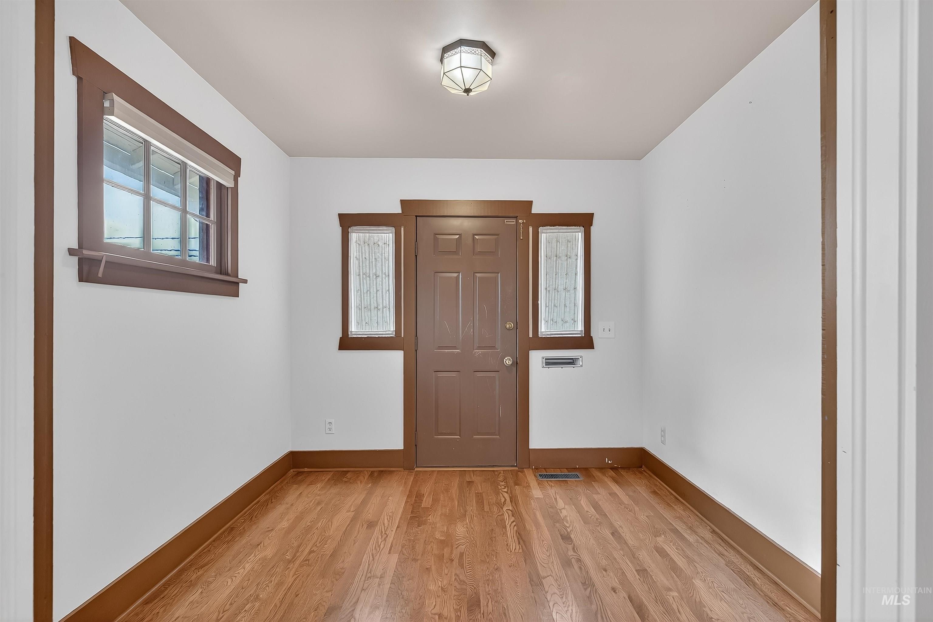 727 3rd Street, Lewiston, Idaho 83501, 3 Bedrooms, 2 Bathrooms, Residential For Sale, Price $325,000, 98967409