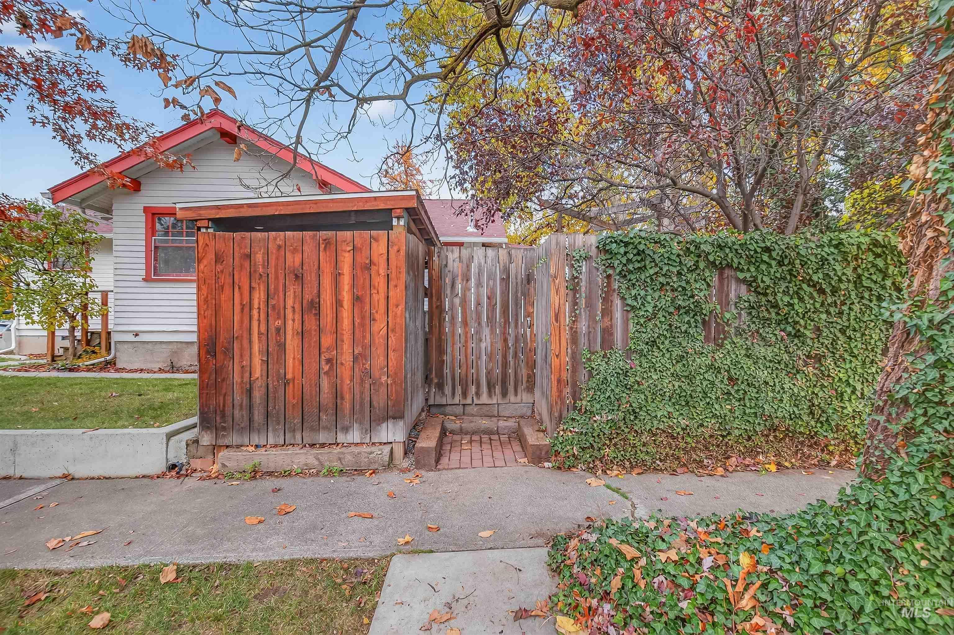 727 3rd Street, Lewiston, Idaho 83501, 3 Bedrooms, 2 Bathrooms, Residential For Sale, Price $325,000, 98967409