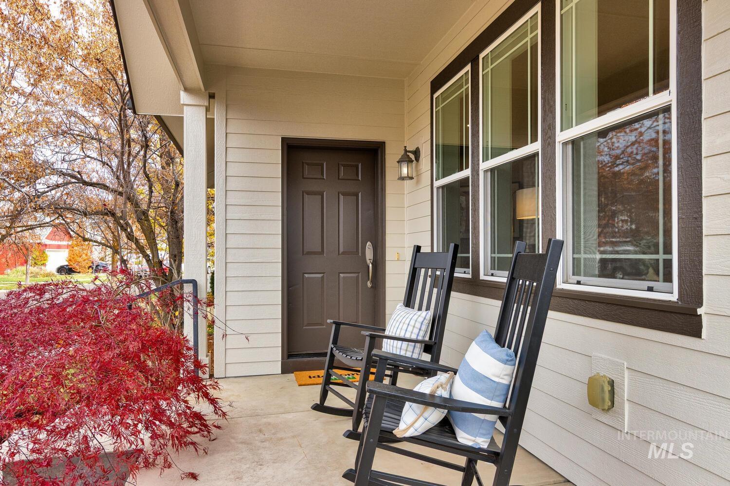 Property entrance featuring a porch