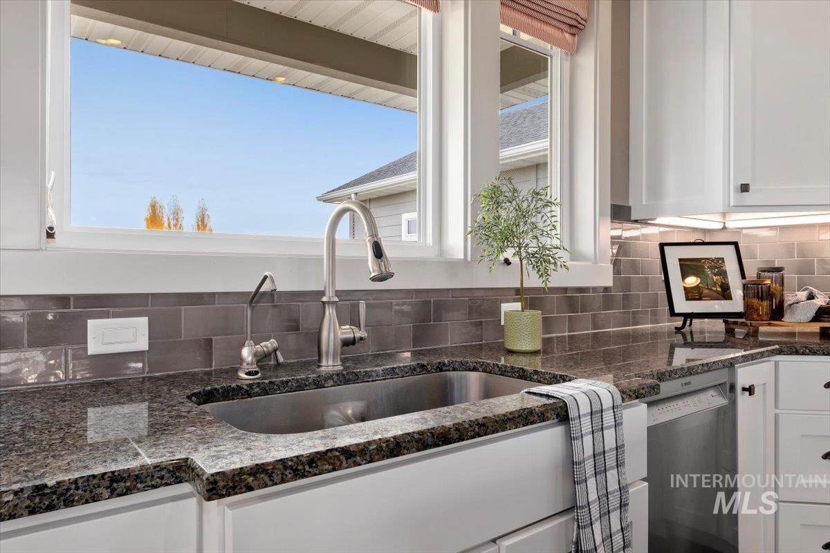 3989 N 3620 E, Kimberly, Idaho 83341-5053, 4 Bedrooms, 2.5 Bathrooms, Residential For Sale, Price $729,900, 98967416