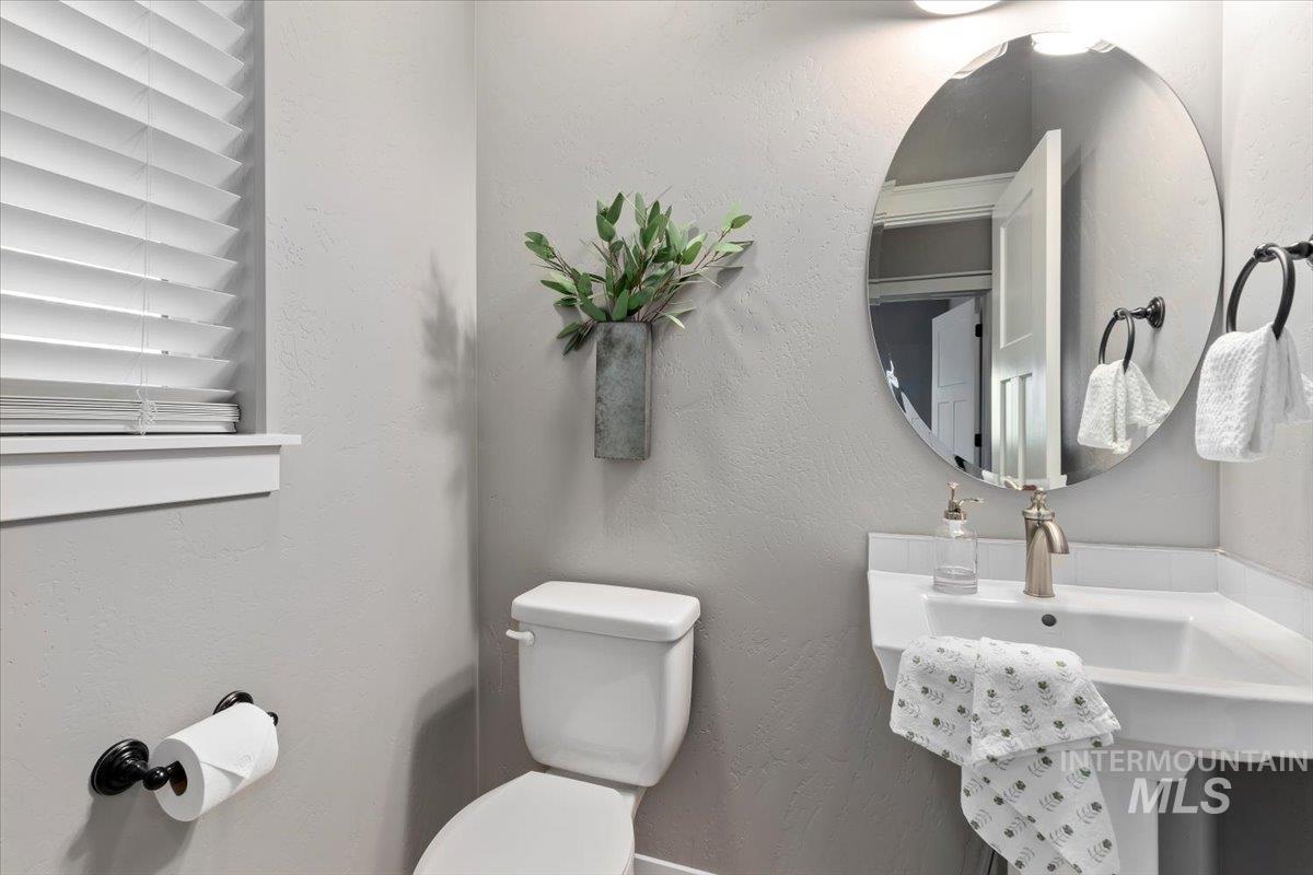 3989 N 3620 E, Kimberly, Idaho 83341-5053, 4 Bedrooms, 2.5 Bathrooms, Residential For Sale, Price $729,900, 98967416