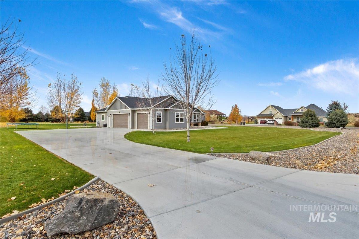 3989 N 3620 E, Kimberly, Idaho 83341-5053, 4 Bedrooms, 2.5 Bathrooms, Residential For Sale, Price $729,900, 98967416