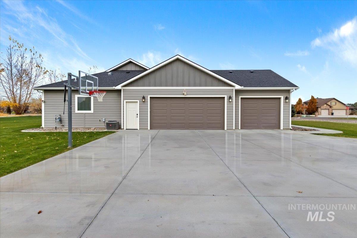 3989 N 3620 E, Kimberly, Idaho 83341-5053, 4 Bedrooms, 2.5 Bathrooms, Residential For Sale, Price $729,900, 98967416