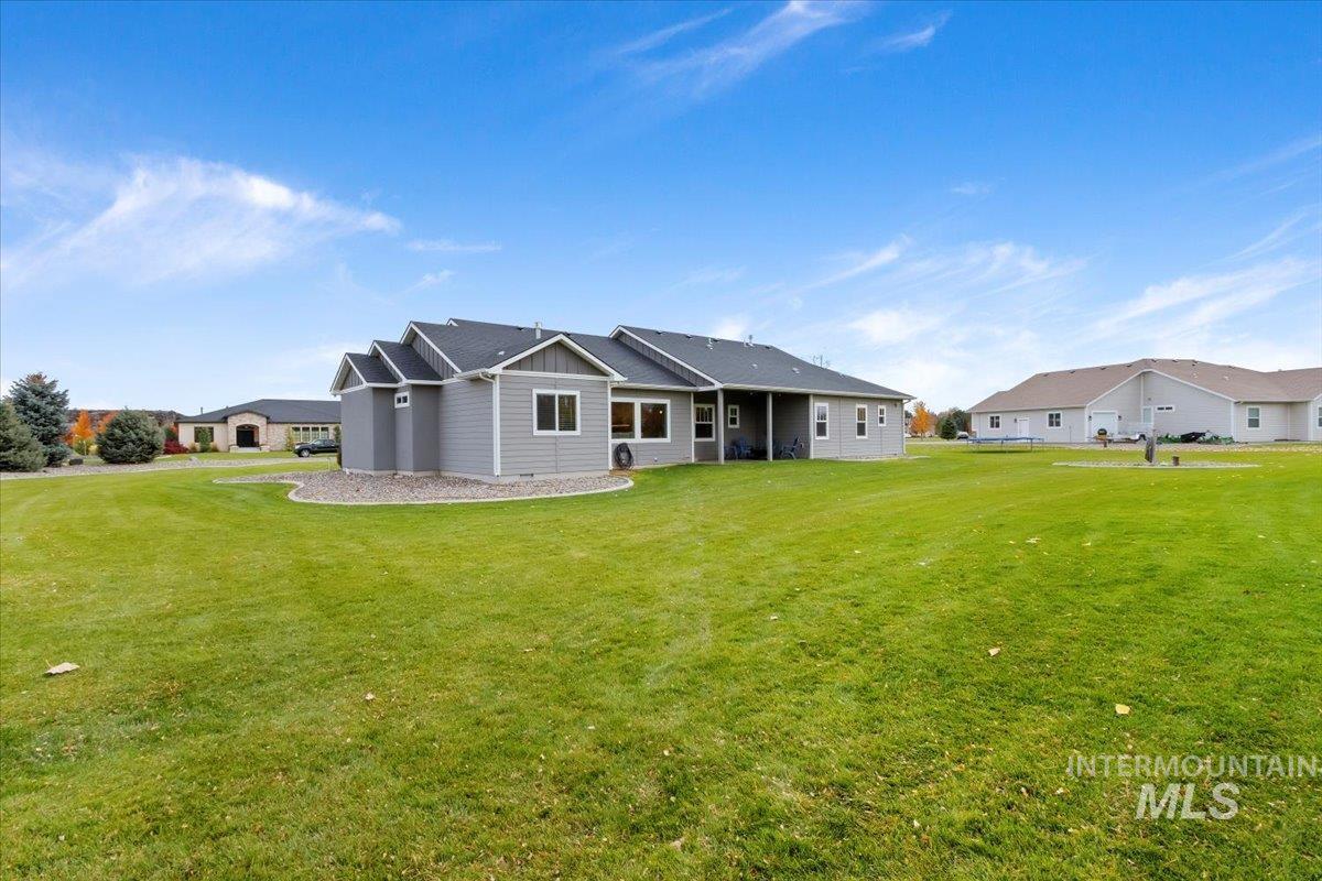 3989 N 3620 E, Kimberly, Idaho 83341-5053, 4 Bedrooms, 2.5 Bathrooms, Residential For Sale, Price $729,900, 98967416
