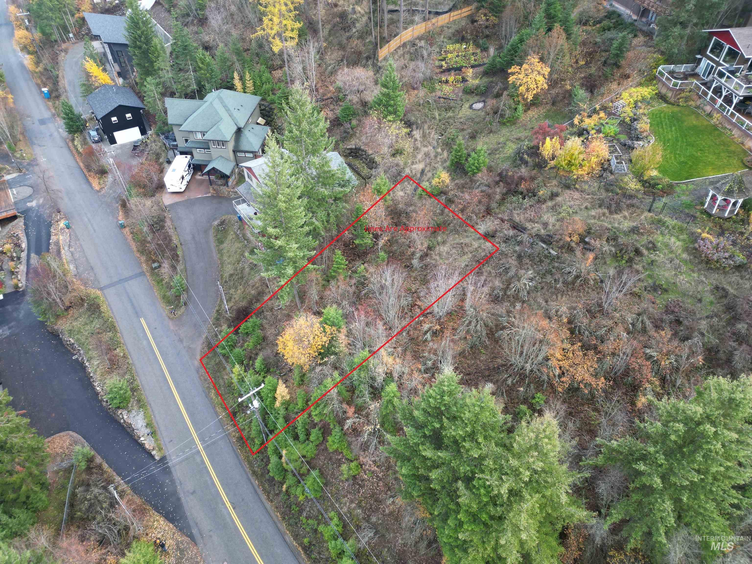 Aerial overview of property's location featuring property boundaries highlighted