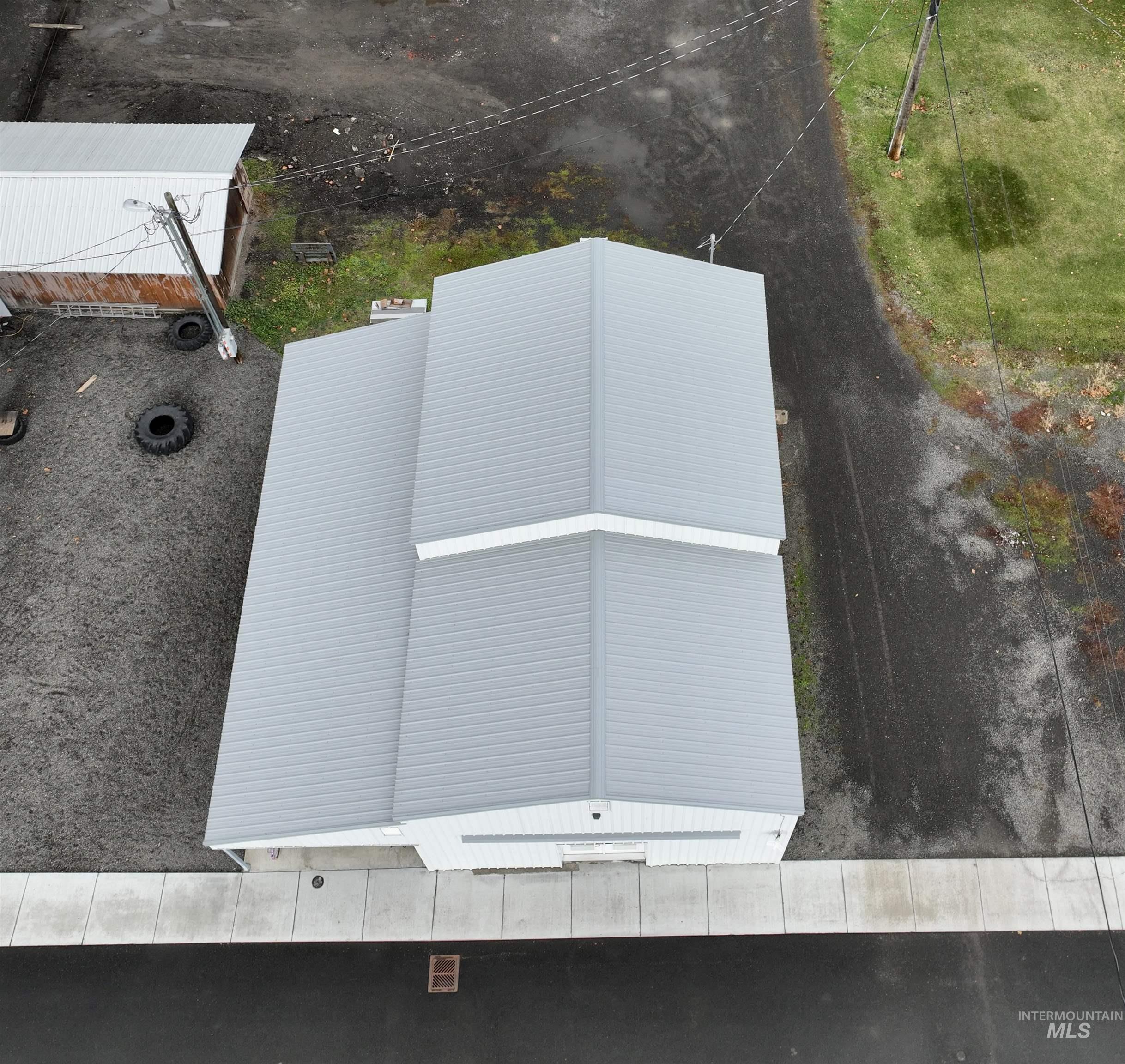 Aerial view of property and surrounding area