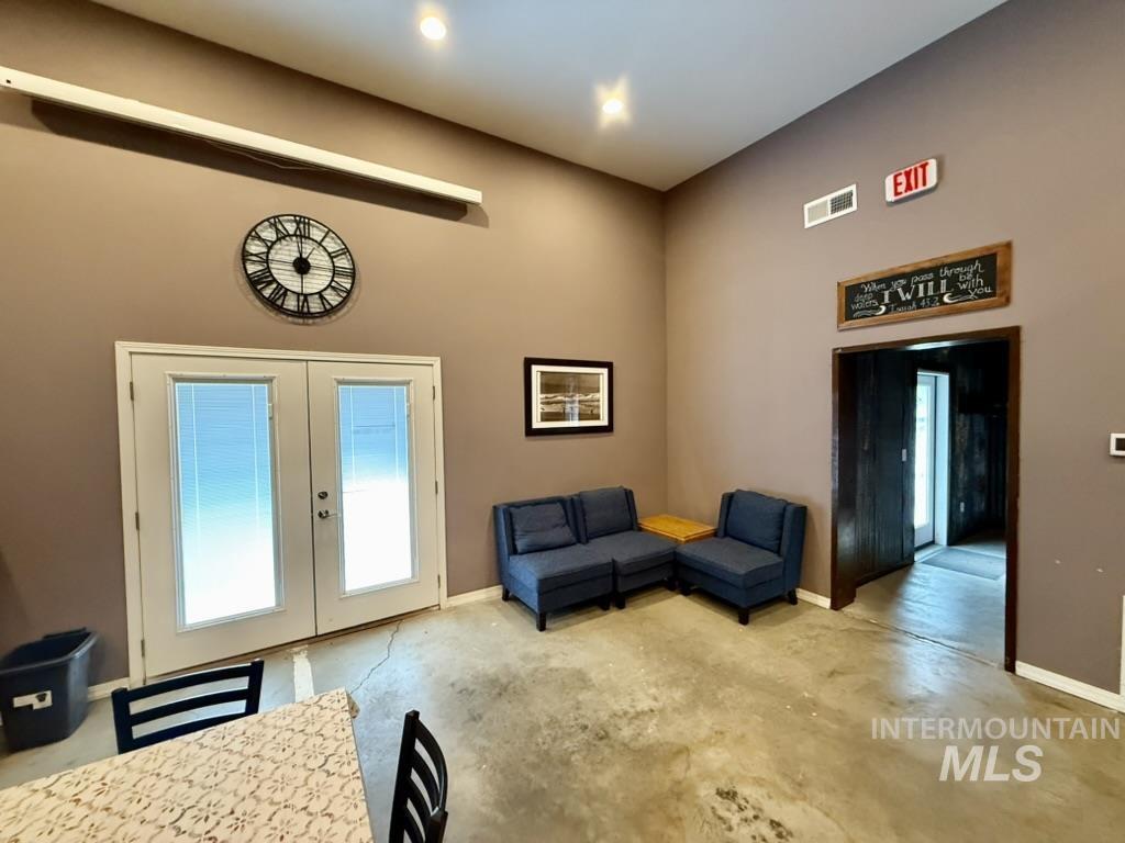 Lobby with a high ceiling