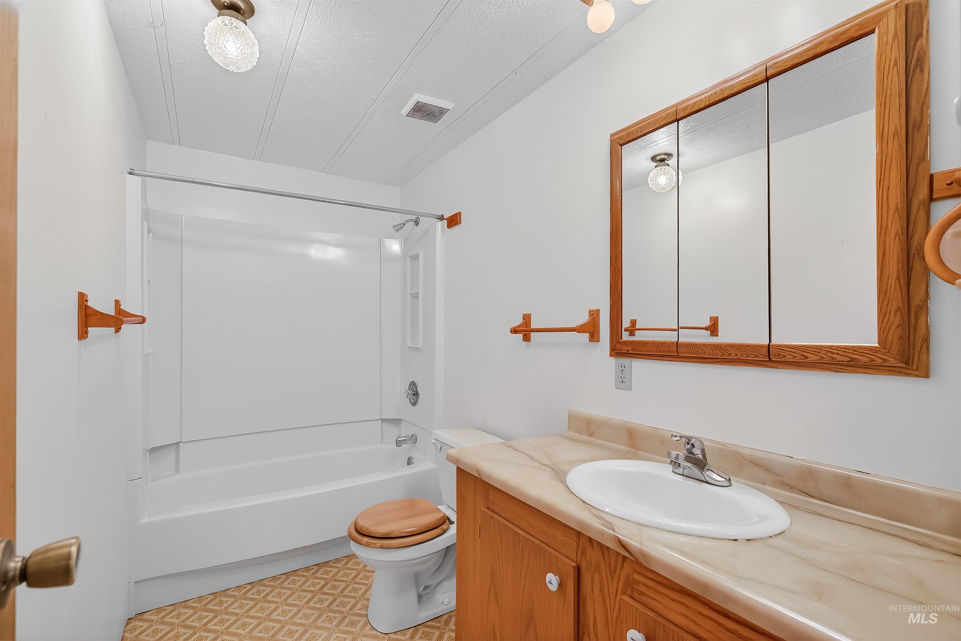 824 Main Street, Orofino, Idaho 83544, 3 Bedrooms, 2 Bathrooms, Residential For Sale, Price $259,000, 98967447