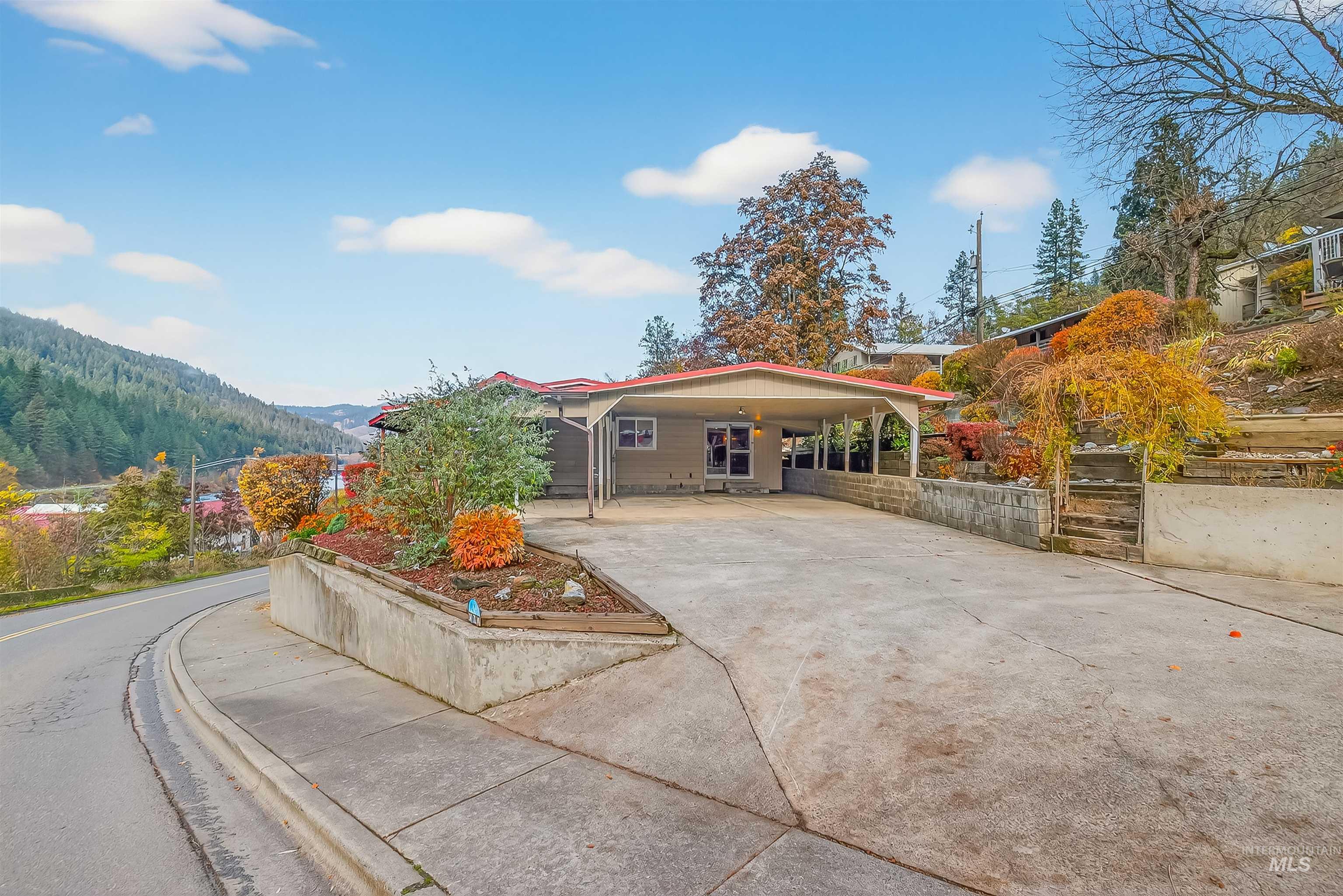 824 Main Street, Orofino, Idaho 83544, 3 Bedrooms, 2 Bathrooms, Residential For Sale, Price $259,000, 98967447