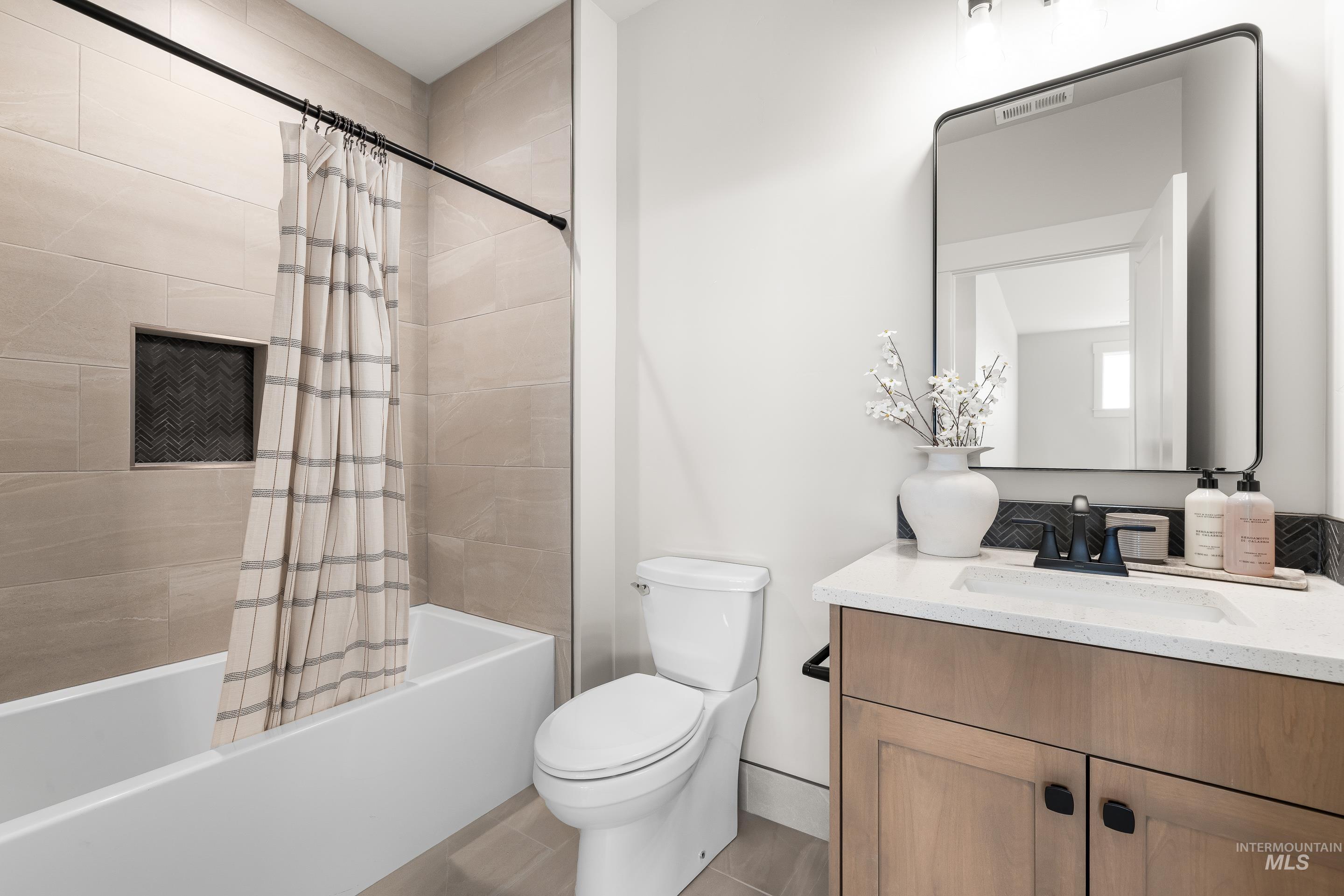 7071 Loggers Loop Rd, Star, Idaho 83669, 5 Bedrooms, 3.5 Bathrooms, Residential For Sale, Price $1,199,000, 98967451