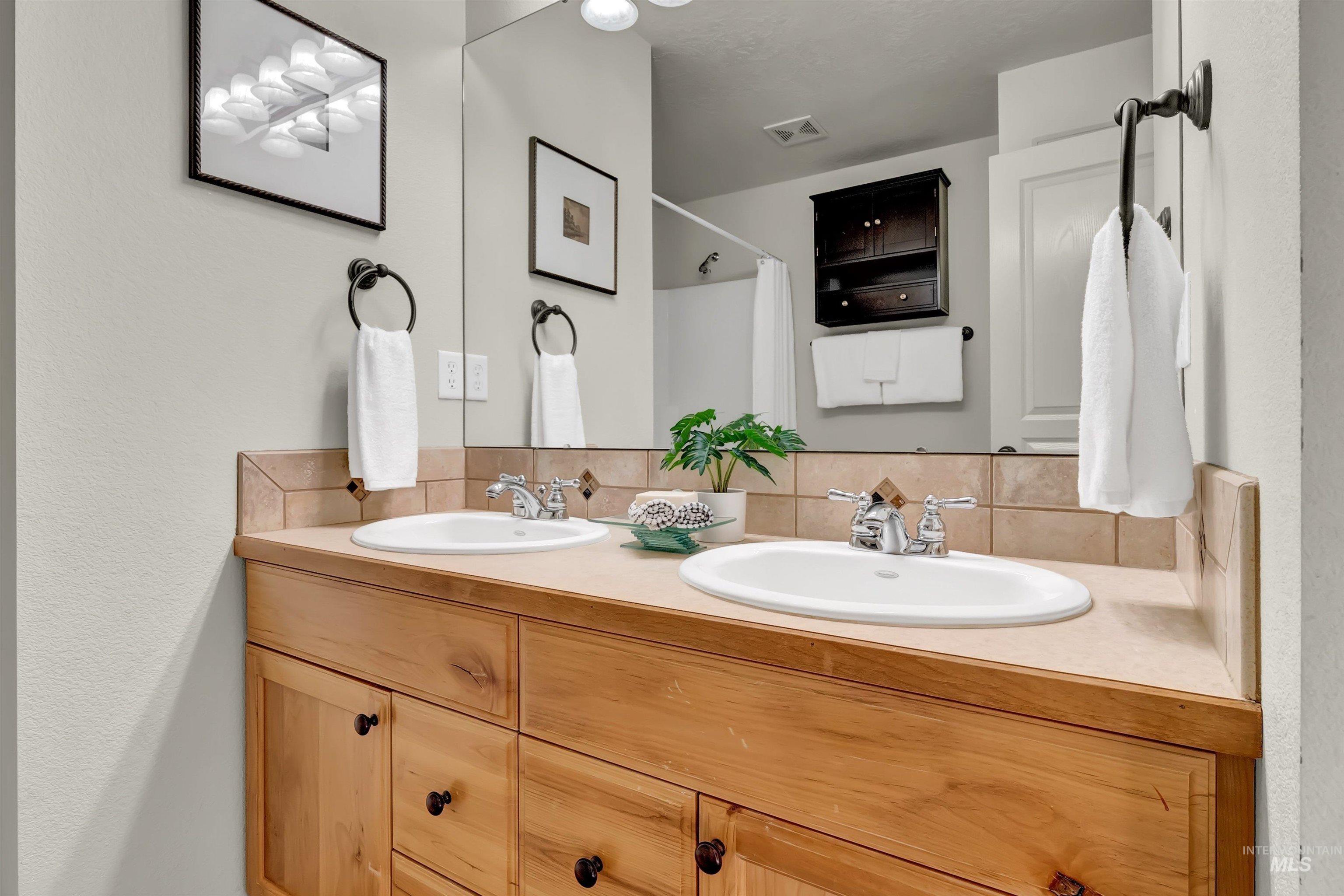 12733 N 10th Avenue, Boise, Idaho 83714-9333, 4 Bedrooms, 2.5 Bathrooms, Residential For Sale, Price $659,900, 98967454