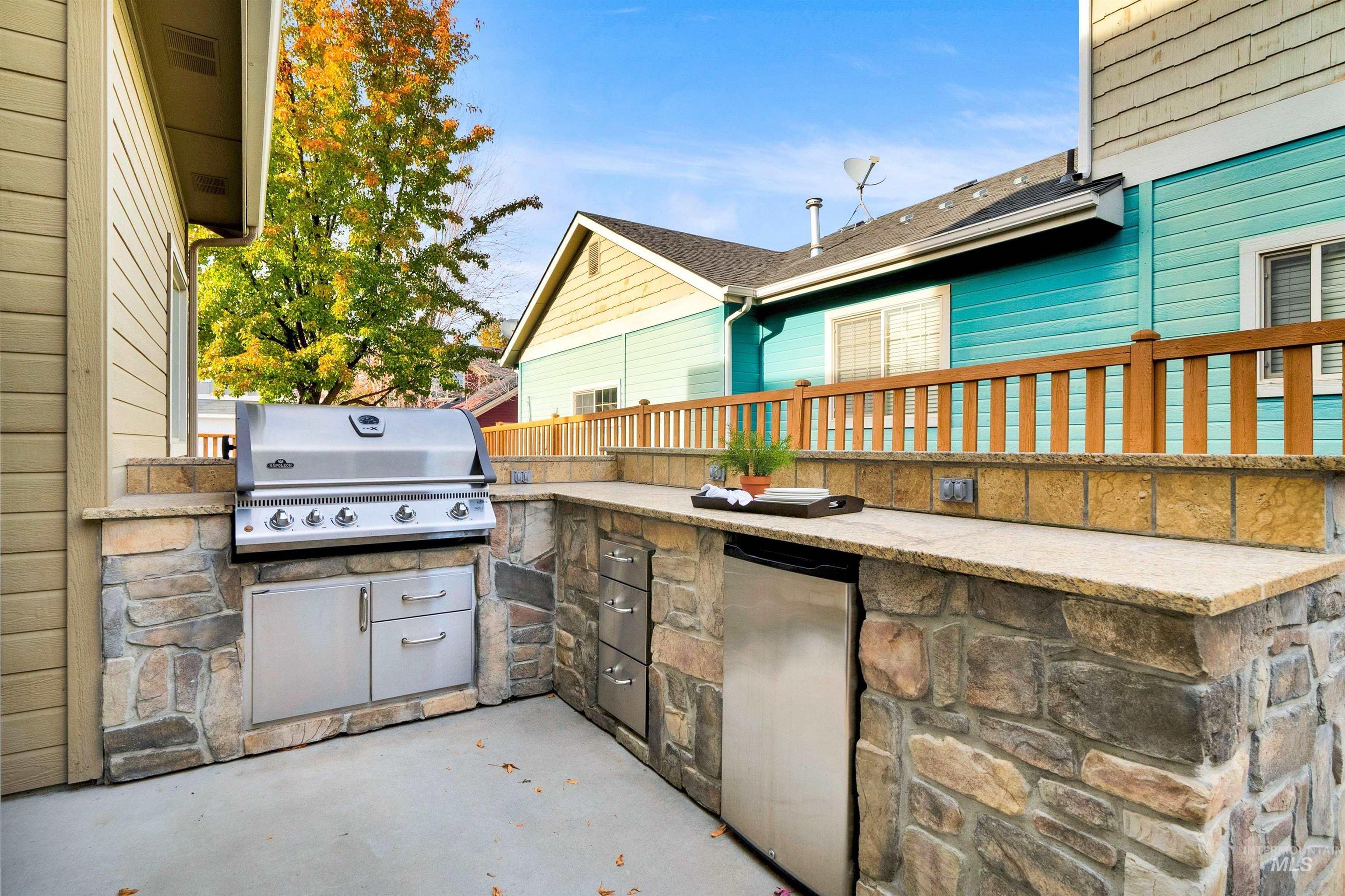 12733 N 10th Avenue, Boise, Idaho 83714-9333, 4 Bedrooms, 2.5 Bathrooms, Residential For Sale, Price $659,900, 98967454