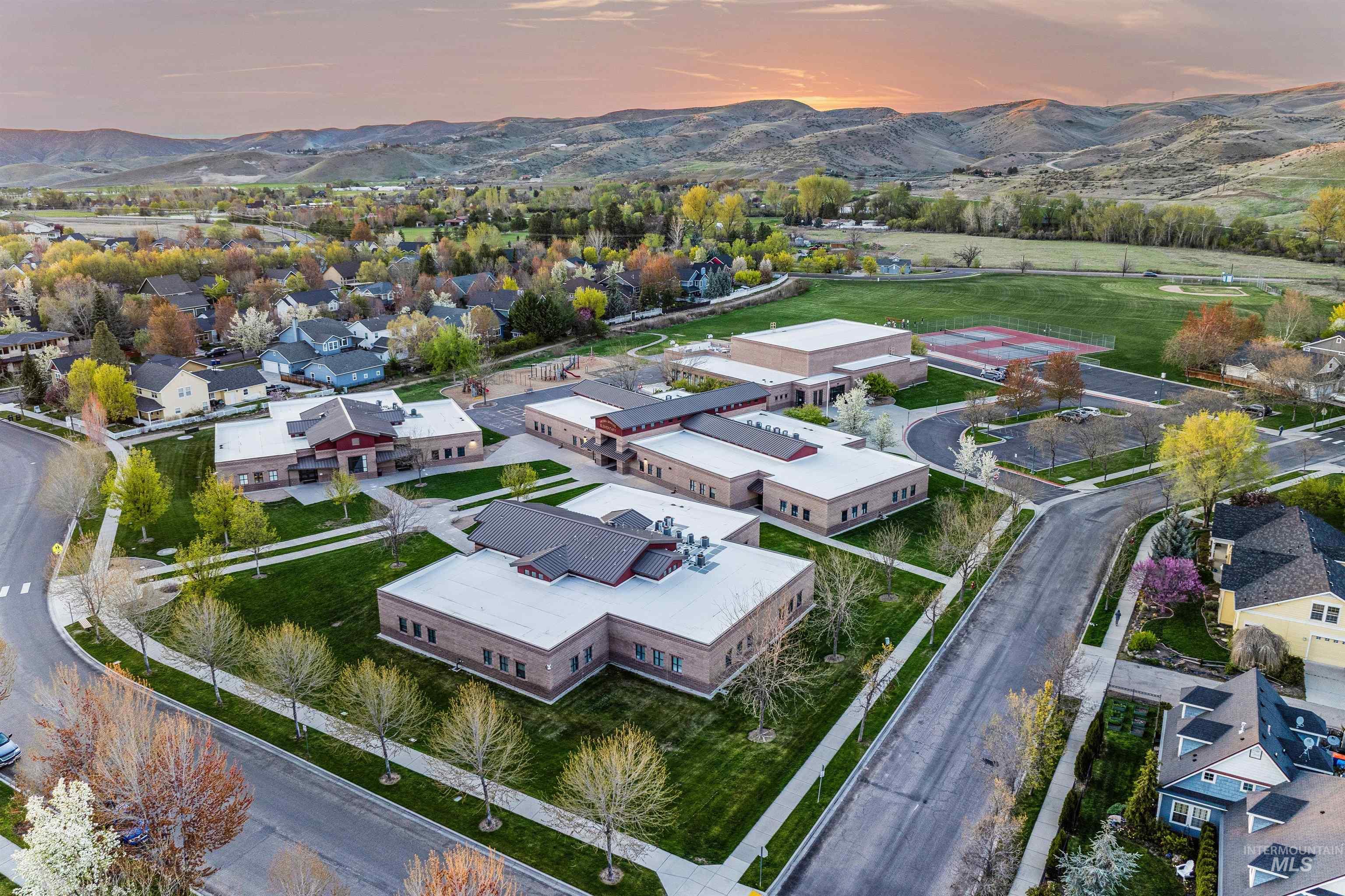 12733 N 10th Avenue, Boise, Idaho 83714-9333, 4 Bedrooms, 2.5 Bathrooms, Residential For Sale, Price $659,900, 98967454