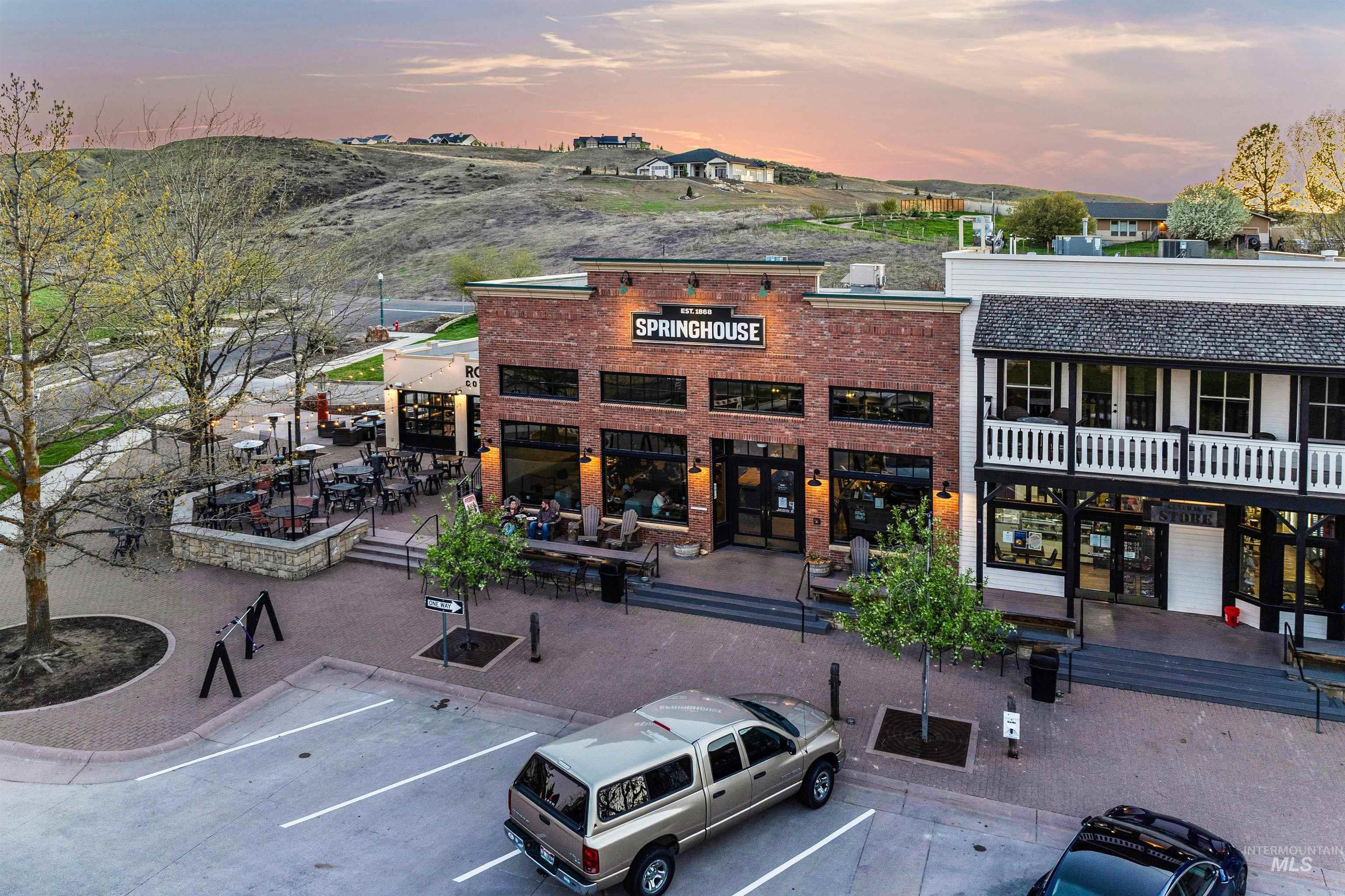 12733 N 10th Avenue, Boise, Idaho 83714-9333, 4 Bedrooms, 2.5 Bathrooms, Residential For Sale, Price $659,900, 98967454