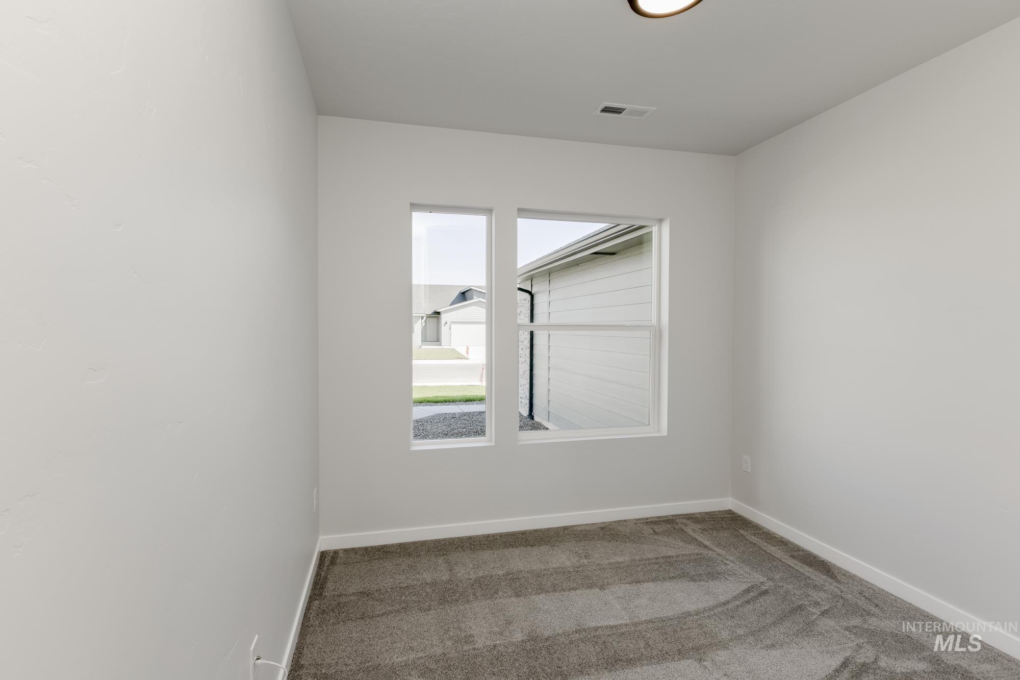 Empty room with light carpet