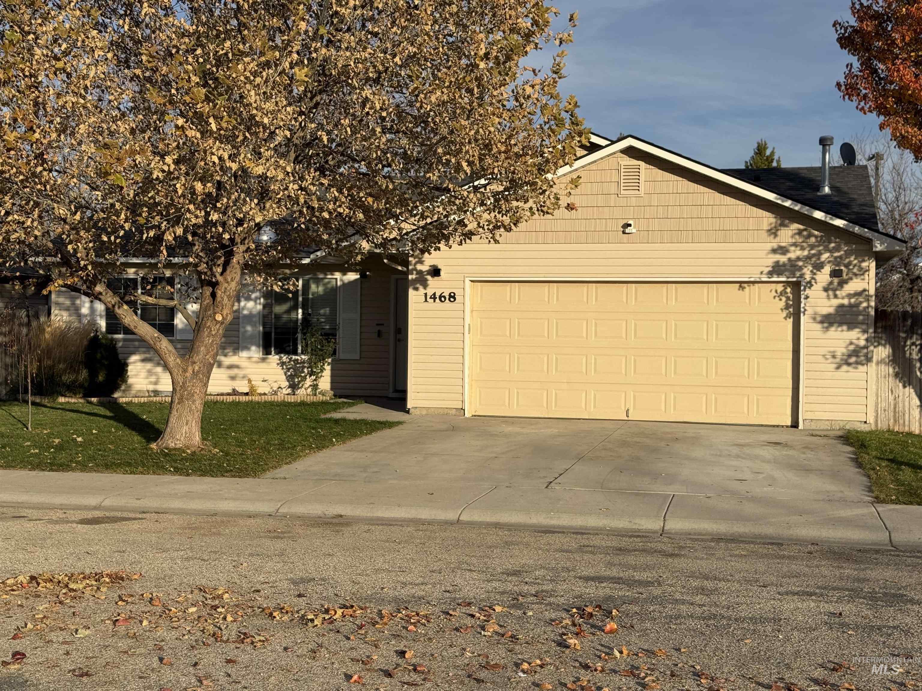 View of front facade with driveway and an attached garage
