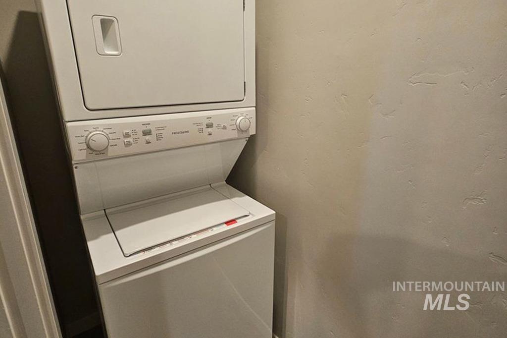 2985 N Meridian Rd Bldg I, Meridian, Idaho 83646, 3 Bedrooms, 2 Bathrooms, Residential Income For Sale, Price $1,185,000, 98967566