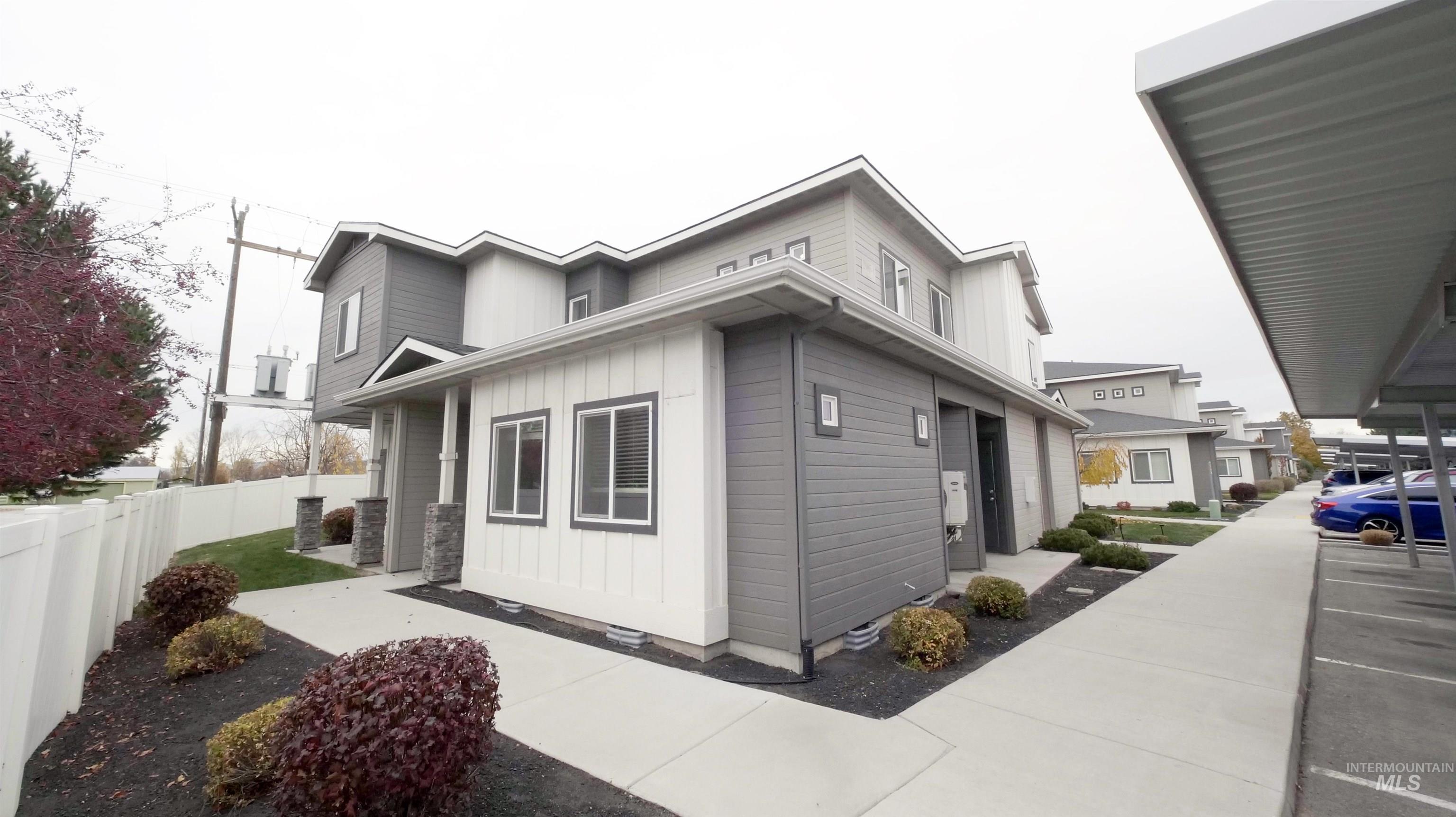 2985 N Meridian Rd Bldg I, Meridian, Idaho 83646, 3 Bedrooms, 2 Bathrooms, Residential Income For Sale, Price $1,185,000, 98967566