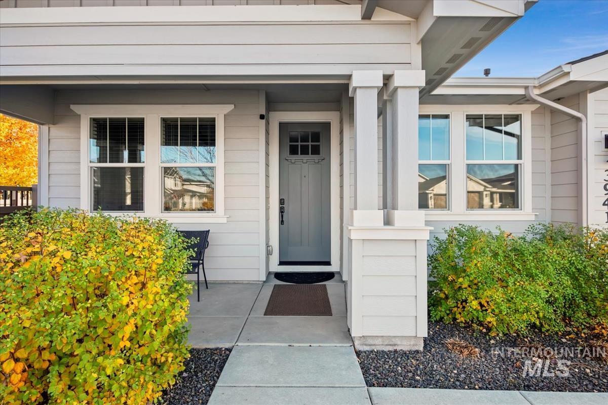 Property entrance with a porch