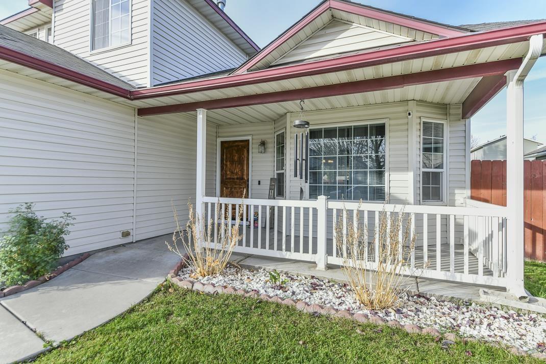 Entrance to property featuring a porch