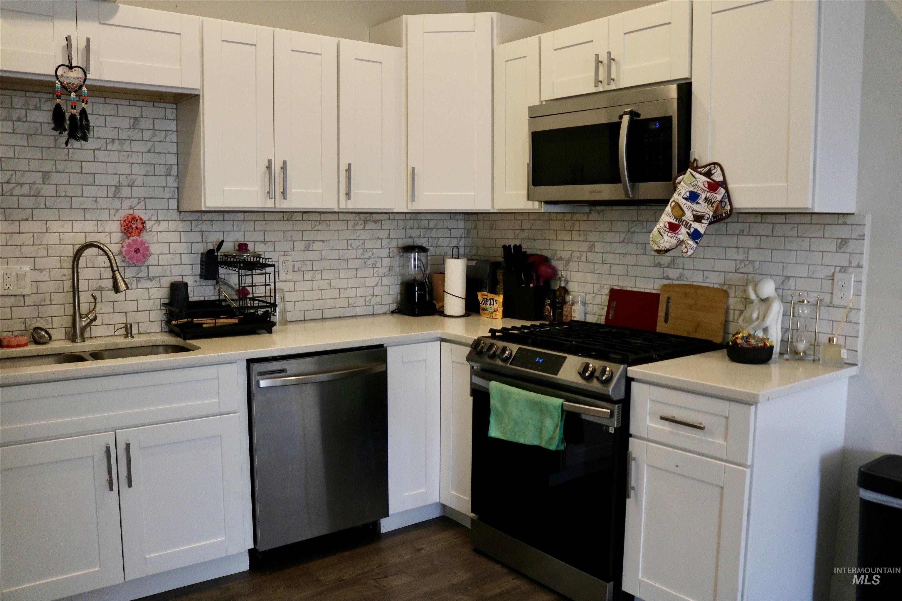 286 / 288 Ave A, Wendell, Idaho 83355, 2 Bedrooms, 1.5 Bathrooms, Residential Income For Sale, Price $409,900, 98967590