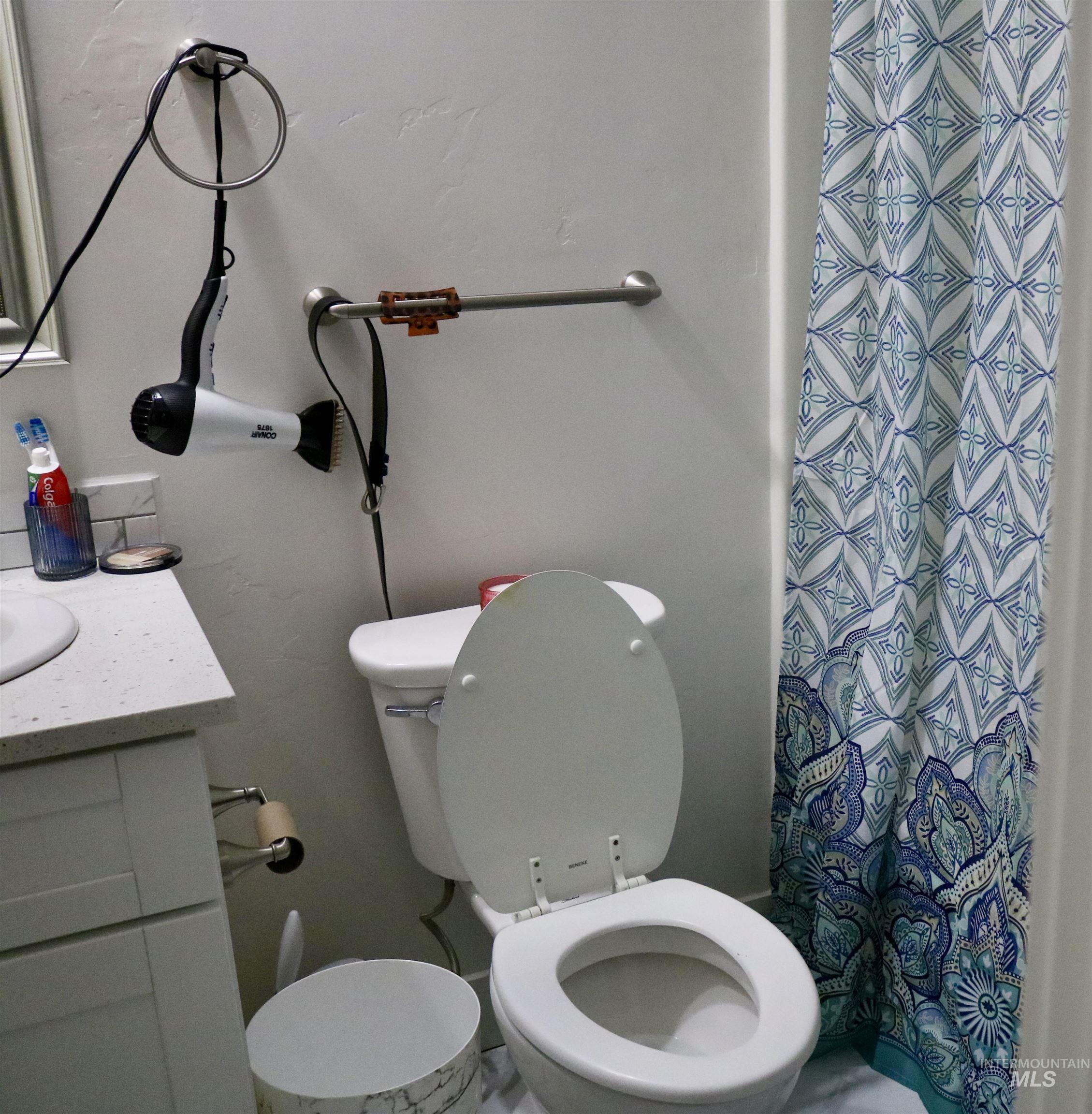 286 / 288 Ave A, Wendell, Idaho 83355, 2 Bedrooms, 1.5 Bathrooms, Residential Income For Sale, Price $409,900, 98967590