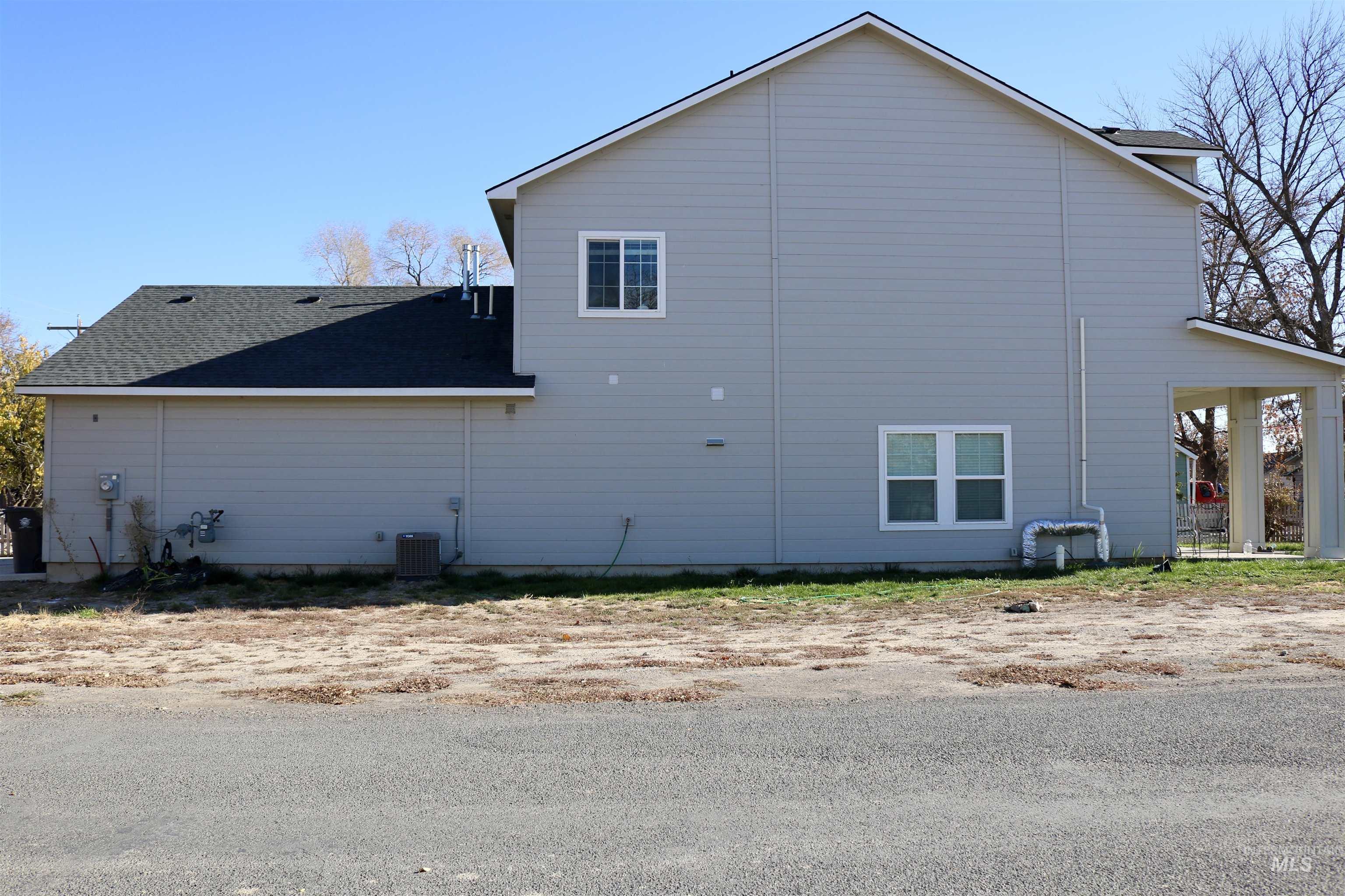 286 / 288 Ave A, Wendell, Idaho 83355, 2 Bedrooms, 1.5 Bathrooms, Residential Income For Sale, Price $409,900, 98967590